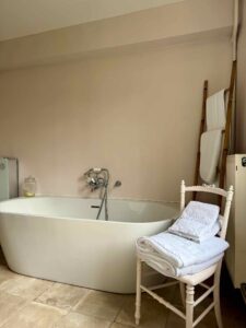 Hesdin-maison-natale-abbe-Prevost-chambre-Manon-baignoire
