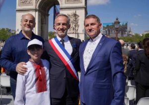 Sur les Champs Elysées le 8 mai, avec le maire de Paris