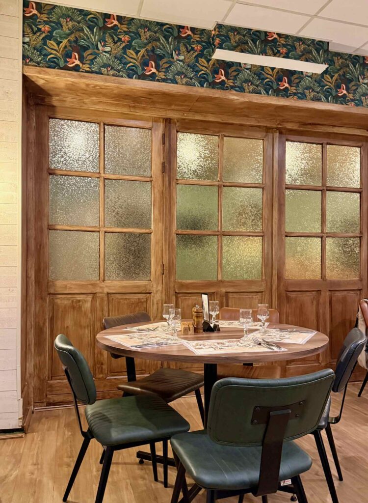 Manger-non-loin-de-la-Cote-d-Opale-Hesdin-Cafe-de-l-Agriculture-table