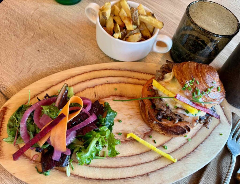 Manger-non-loin-de-la-Cote-d-Opale-Montreuil-sur-Mer-Le-Darnetal-burger