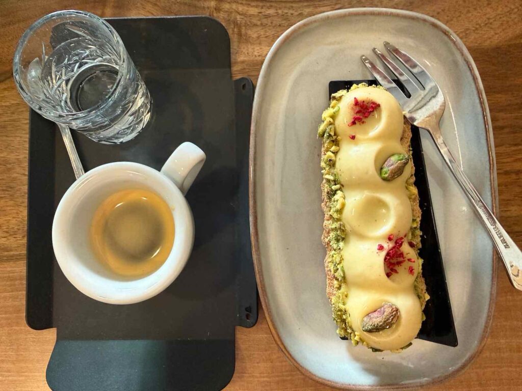 Olomouc-cafe-Opera-gateau-pistache-et-cafe