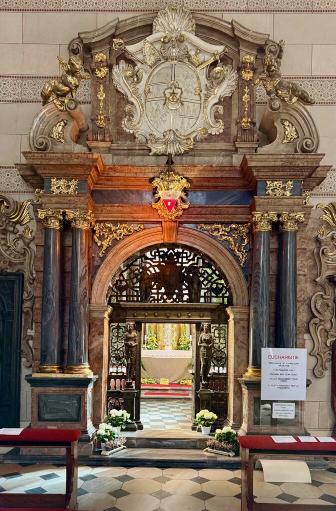 Olomouc-cathedrale-saint-Wenceslas-autel