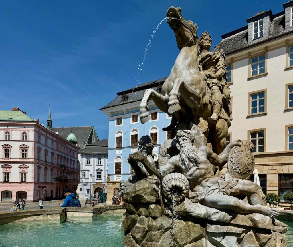 Olomouc-fontaine-Cesar-deux