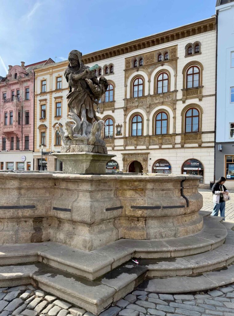 Olomouc-fontaine-d-Hercule