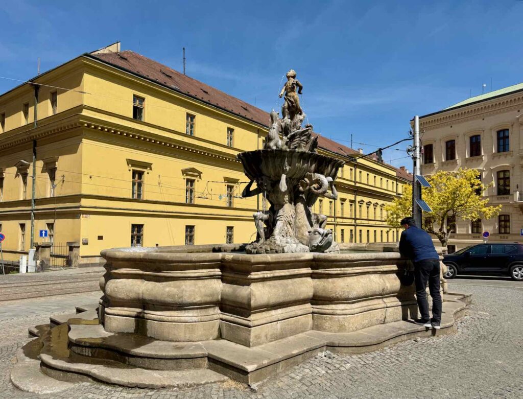 Olomouc-fontaine-des-Tritons