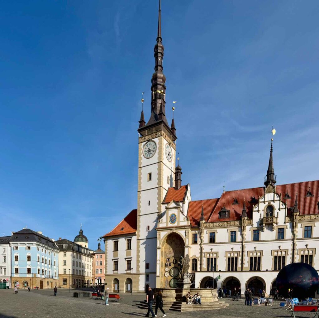 Olomouc-place-Horni-Namesti-hotel-de-ville