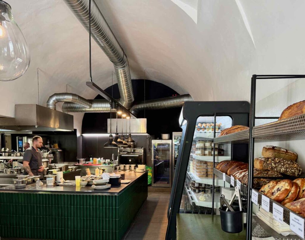 Olomouc-restaurant-Eatery-&-Bakery-entree-et-boulangerie