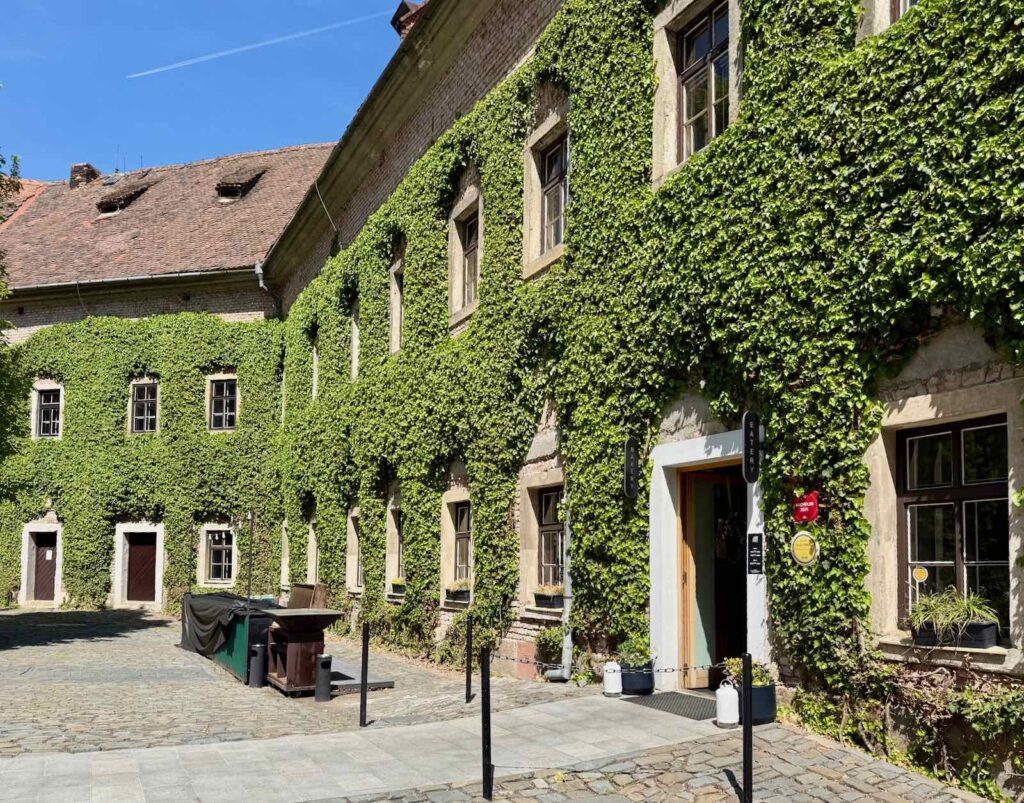 Olomouc-restaurant-Eatery-&-Bakery-exterieur