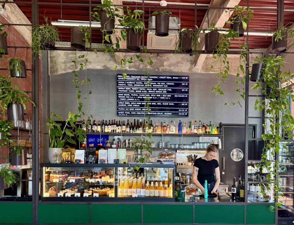 Olomouc-restaurant-Telegraph-Pulse-comptoir