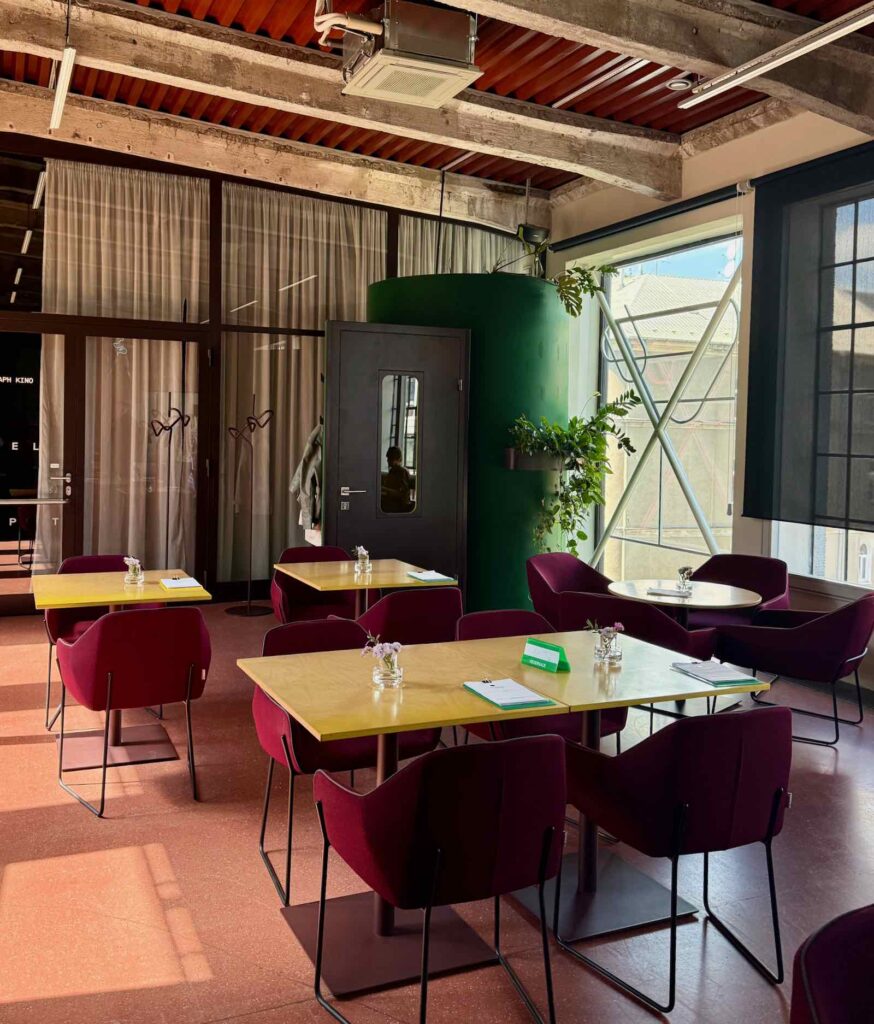 Olomouc-restaurant-Telegraph-Pulse-salle