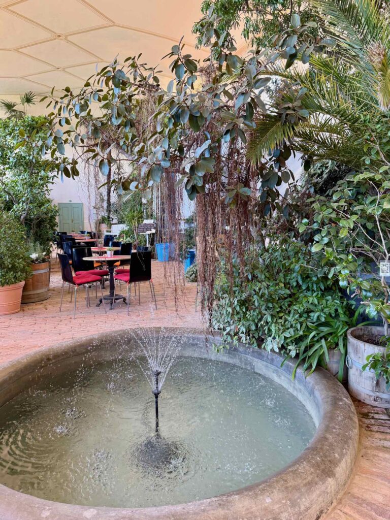 Tchequie-Kromeriz-Jardin-de-fleurs-serre-salon-the