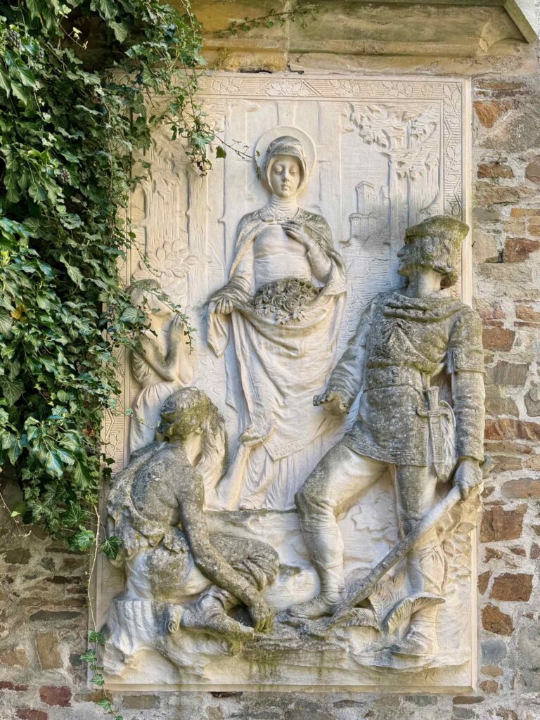 Tchequie-chateau-de-Bouzov-dalle-mur