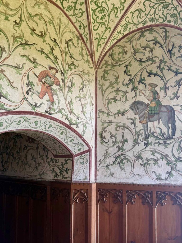 Tchequie-chateau-de-Bouzov-decorations-murales