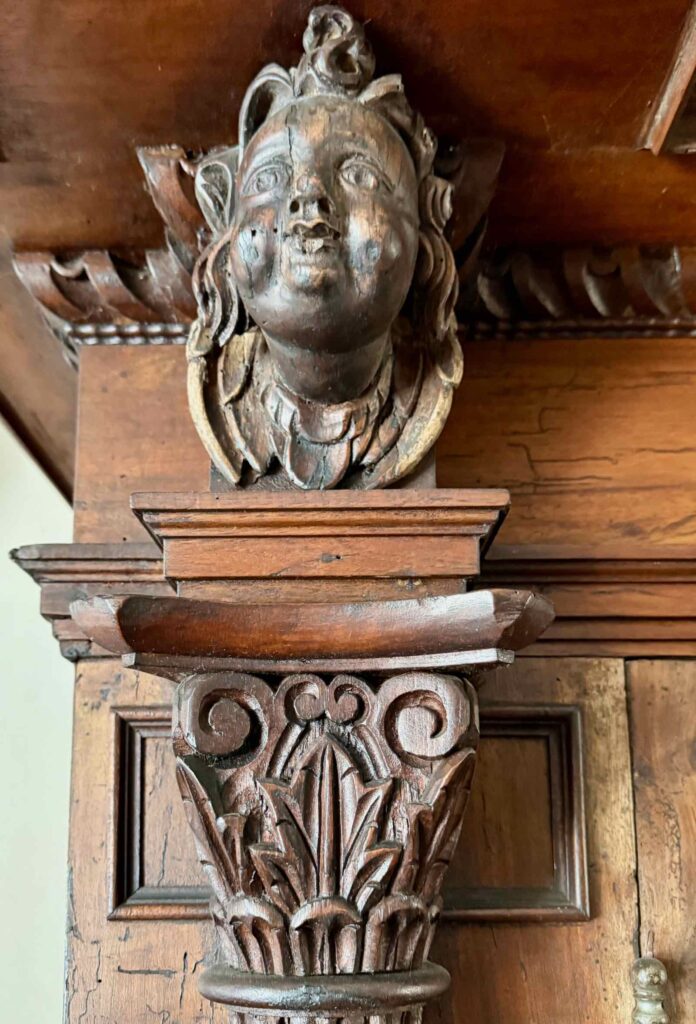 Tchequie-chateau-de-Bouzov-tete-sculptee