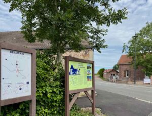 EuroVelo3-Thierache-panneaux-eglise-fortifiee-Beaurain