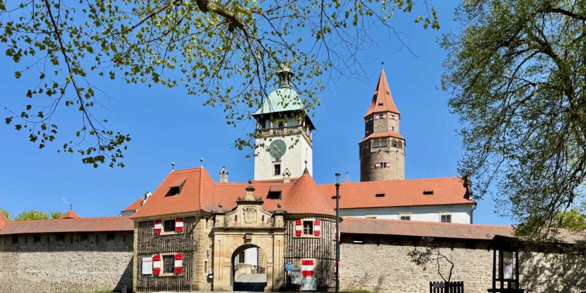 Deux châteaux en Tchéquie, plutôt Bouzov ou Kroměříž ?