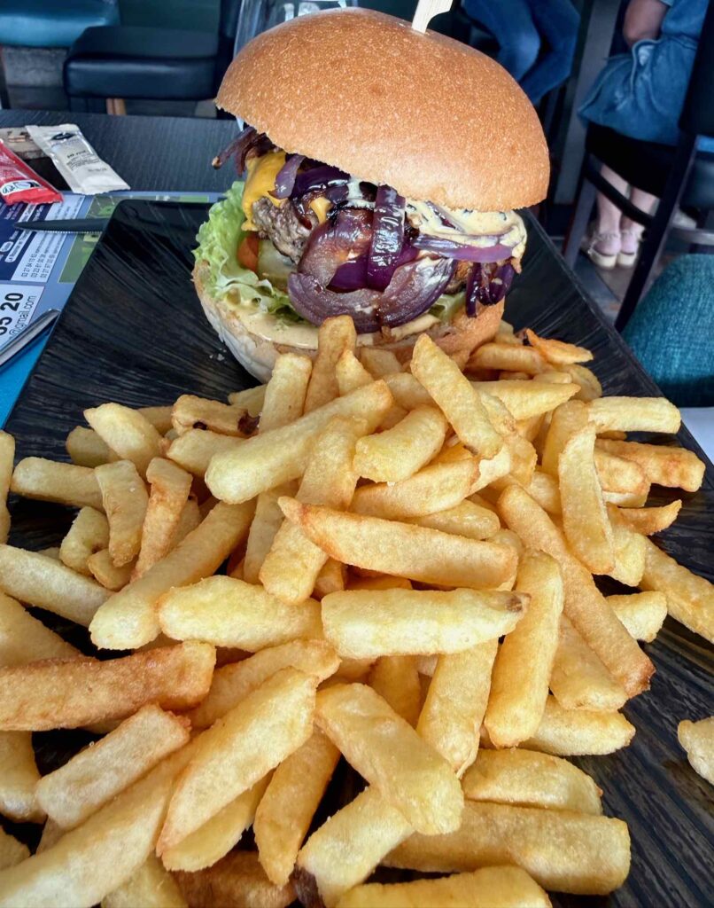 Thierache-Marly-Gomont-estaminet-La-Halle-burger-frites