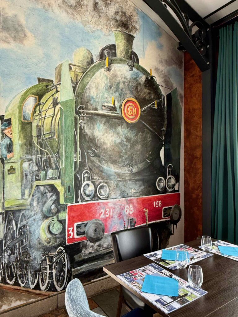 Thierache-Marly-Gomont-estaminet-La-Halle-decor-mural