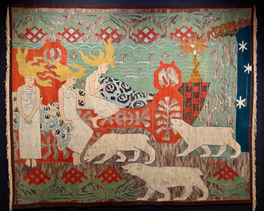 Au Musée national, Filles de la lumière du nord, un gobelin de Gerhard Munthe, 1903.