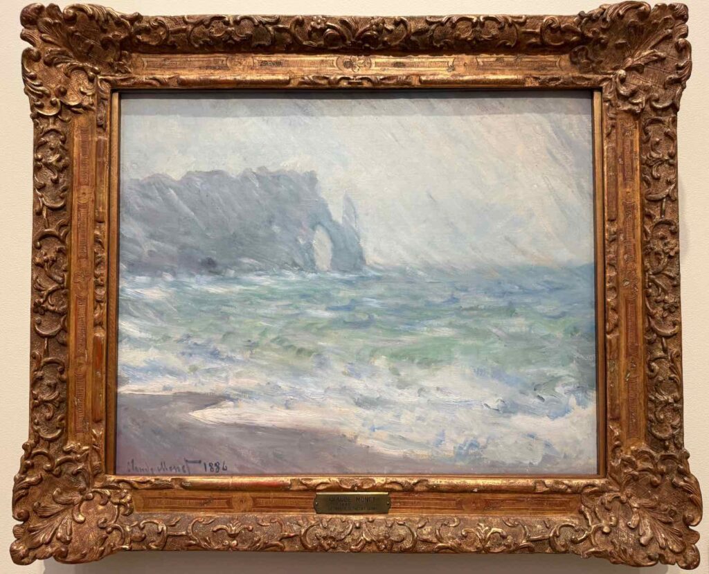 Au Musée national, on découvre également des Impressionnistes français. Ici, Pluie à Étretat, 1886