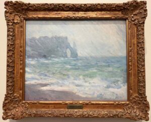 Au Musée national, on découvre également des Impressionnistes français. Ici, Pluie à Étretat, 1886