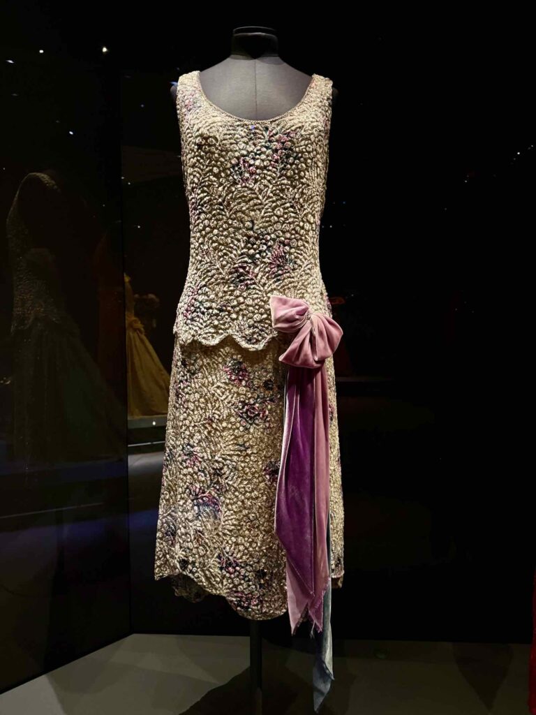 Au Musée national, robe du soir, 1929