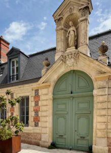 Chateau-Thierry-en Champagne-place-beau-batiment