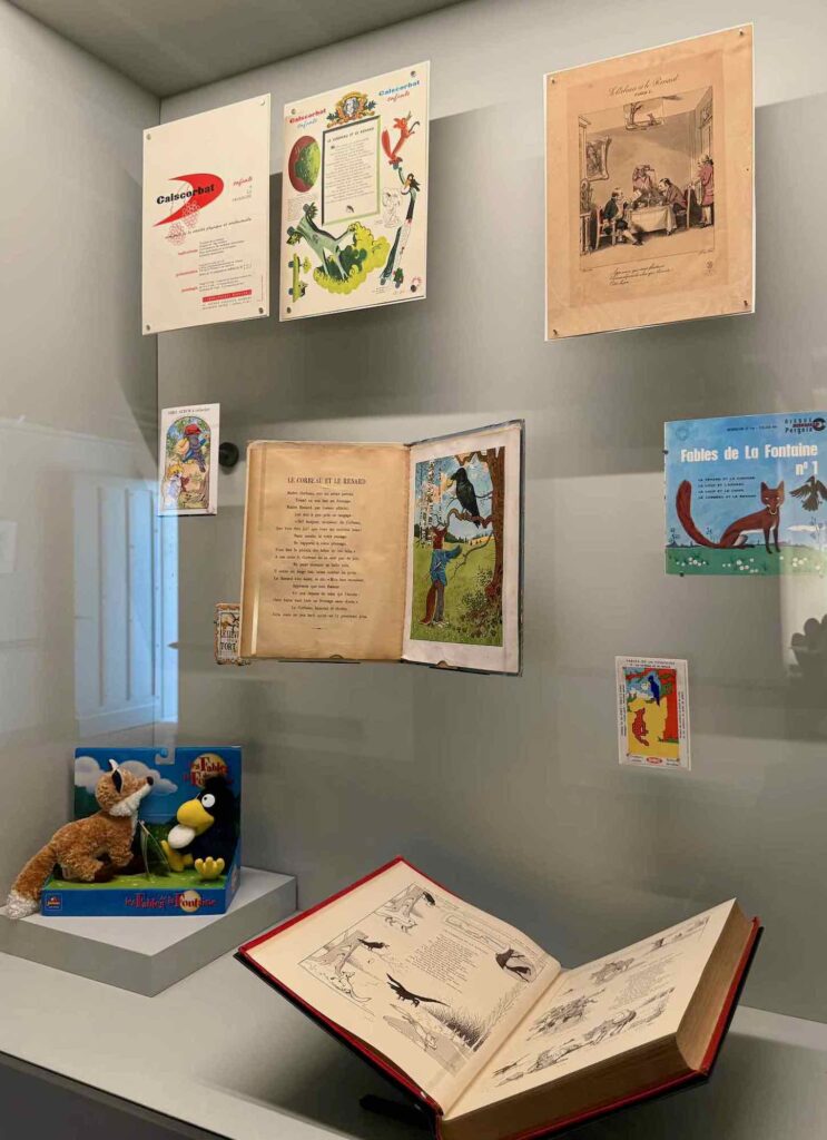 Chateau-Thierry-musee-Jean-de-la-Fontaine-vitrines-un