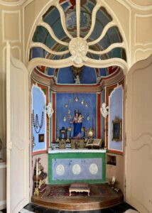 Chateau-d-Attre-oratoire-entree