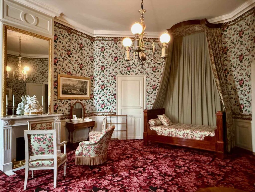 Chateau-de-Compiegne-chambre-d-invite-des-series