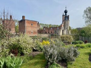Chateau-des-Ducs-d-Havre-vegetation-devant