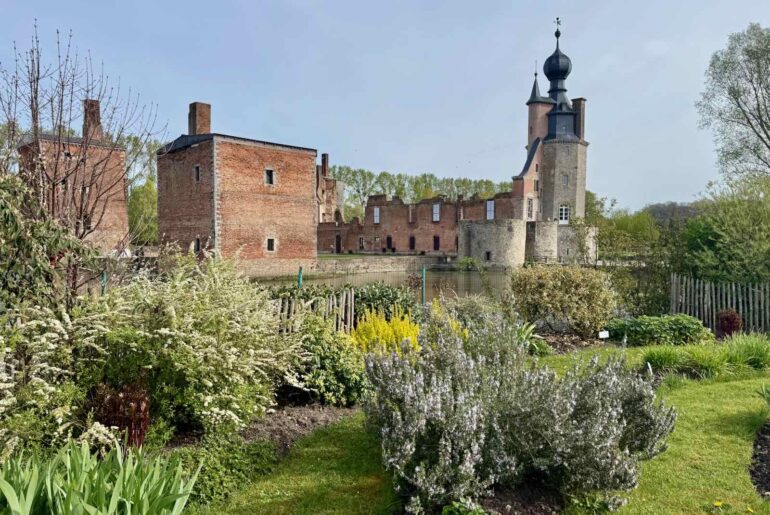 Chateau-des-Ducs-d-Havre-vegetation-devant