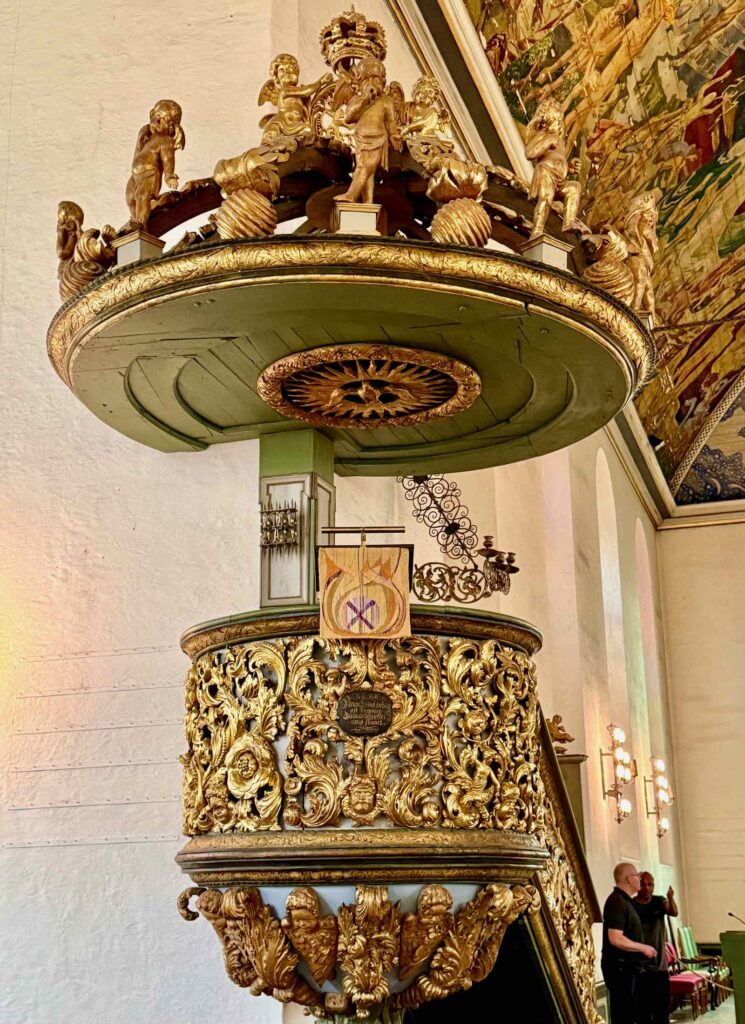 La chaire de la cathédrale d'Oslo date du XVIIe.