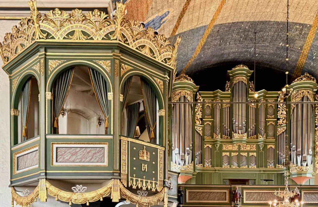 C'est ici, dans la loggia royale de la cathédrale, que la famille régnante assiste à la messe.