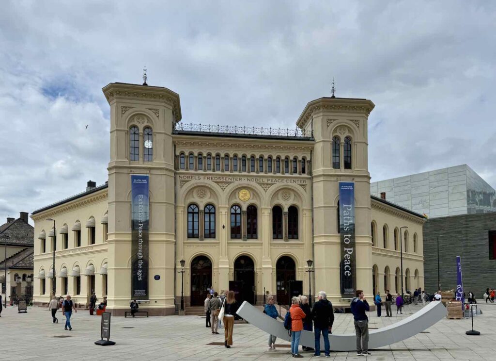 Le Centre du prix Nobel de la paix. Forcément, puisque c'est à Oslo qu'est décerné ce prix.