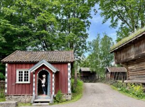 Sur la presqu'île de Bygdøy, il faut absolument découvrir le Musée folklorique norvégien (ou Norsk Folkemuseet), d'autant que le Musée des navires Vikings est actuellement fermé.