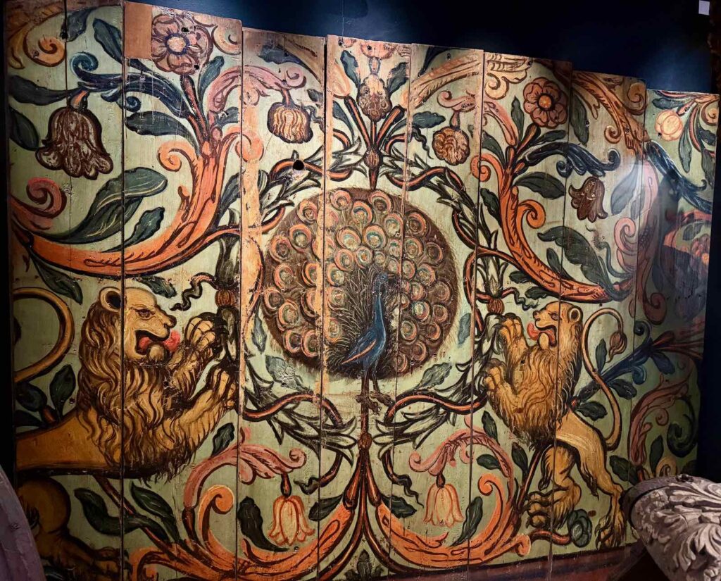 Au Musée de l'art populaire norvégien, le charme naïf et coloré de motifs folkloriques.