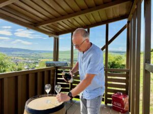 Maison-de-champagne-Leveque-Dehan-degustation-dans-les-vignes-un