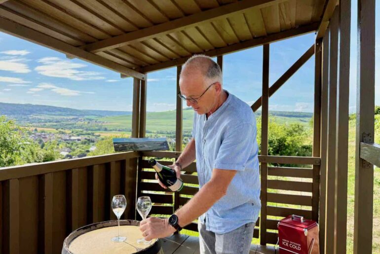Maison-de-champagne-Leveque-Dehan-degustation-dans-les-vignes-un