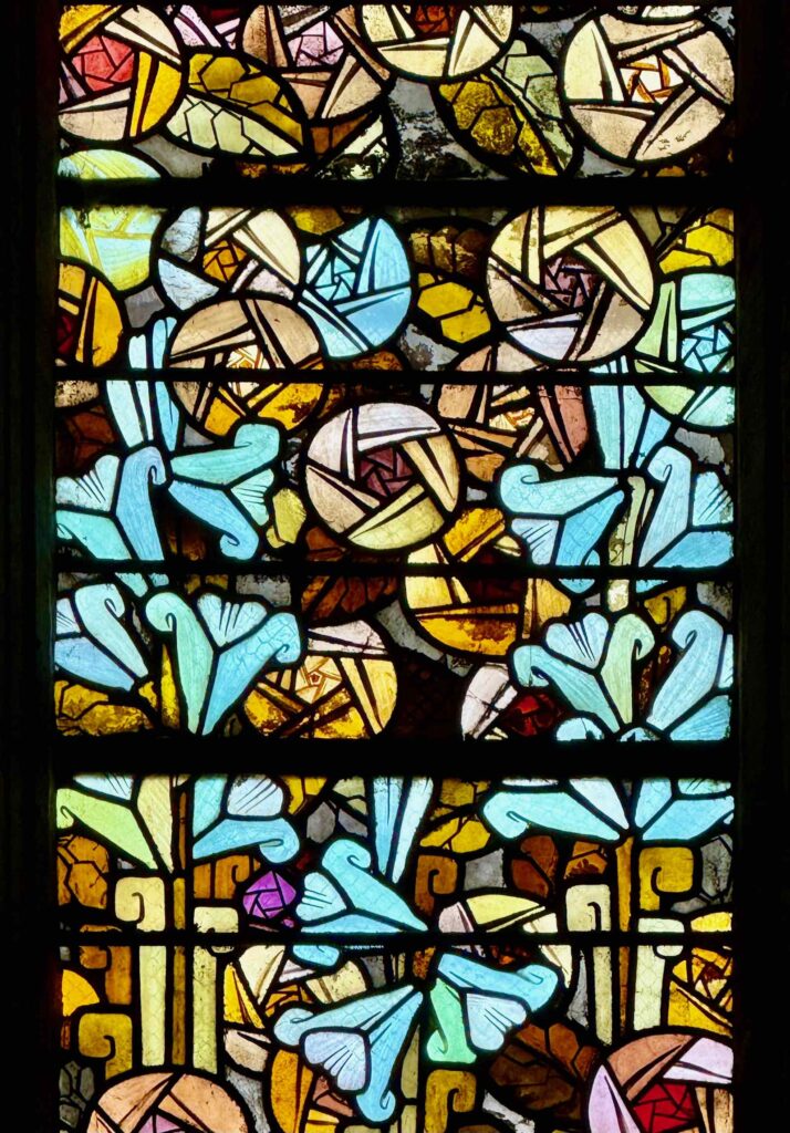 Saint-Quentin-Art-deco-basilique-detail-vitrail