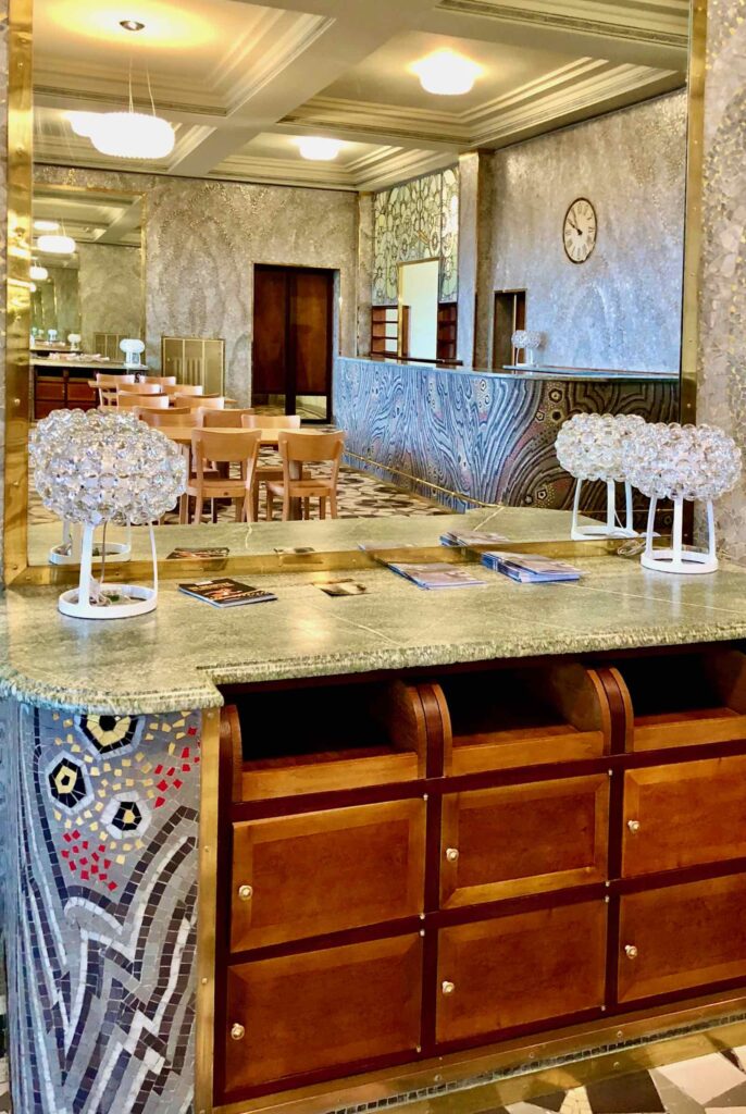 Saint-Quentin-Art-deco-buffet-de-la-gare-dressoir