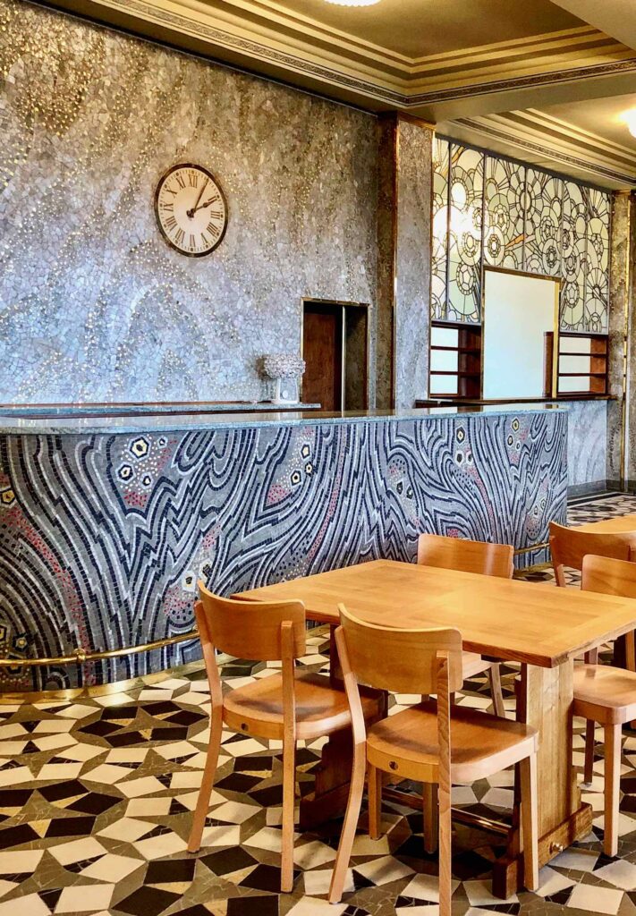 Saint-Quentin-Art-deco-buffet-de-la-gare-interieur