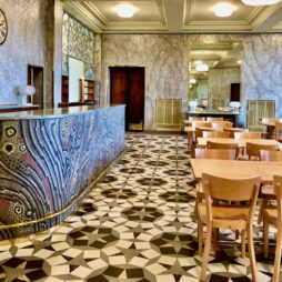Saint-Quentin-Art-deco-buffet-de-la-gare-salle-tables-chaises