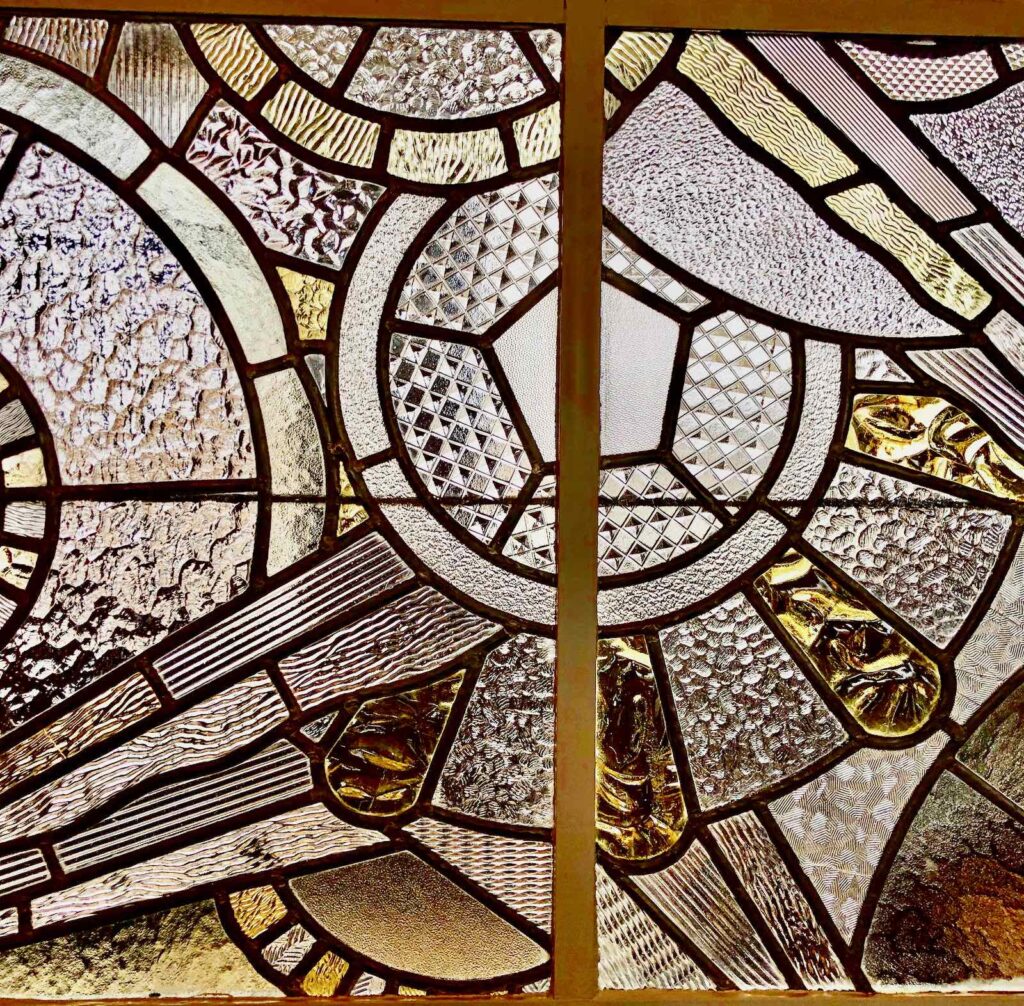 Saint-Quentin-Art-deco-buffet-de-la-gare-vitrail-detail