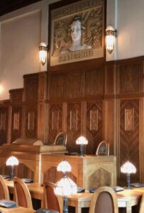 Saint-Quentin-Art-deco-hotel-de-ville-salle-du-conseil-municipal-tribune-maire