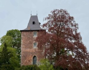 Wallonie-chateau-d-Enghien-tour-carree