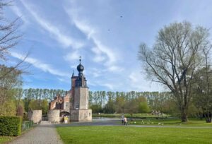 Wallonie-chateau-des-Ducs-d-Havre-vu-de-loin