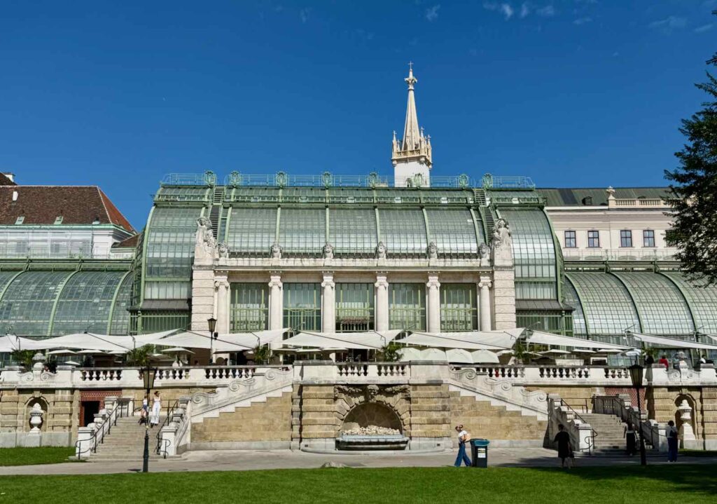 Cafés-viennois-Palmenhaus-exterieur