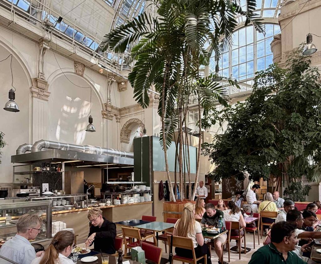 Cafés-viennois-Palmenhaus-salle-sous-serre