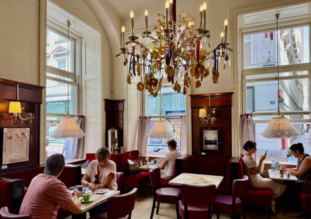 Cafés-viennois-cafe-Diglas-salle-trois